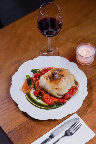 BURRATA AL HORNO, POMODORO Y ALBAHACA