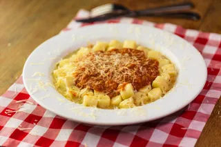 GNOCCHI DE PATATA TRUFADO CON SALSA SUGO
