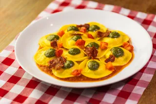 RAVIOLLE DE MOZZARELLA AL PESTO E POMODORO