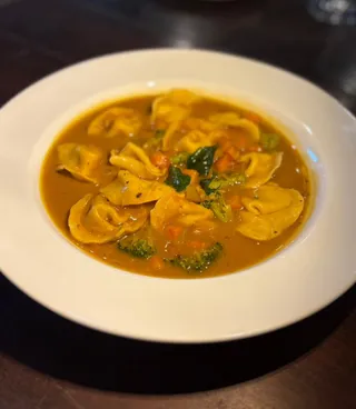 SOPA DE CALABAZA CABOTIÁ CON JENGIBRE Y CAMARONES