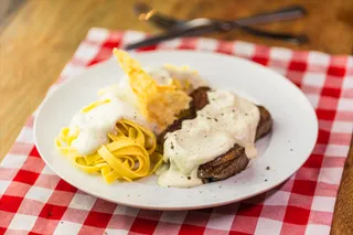 TAGLIATELLE CON CUATRO QUESOS Y MIGNON